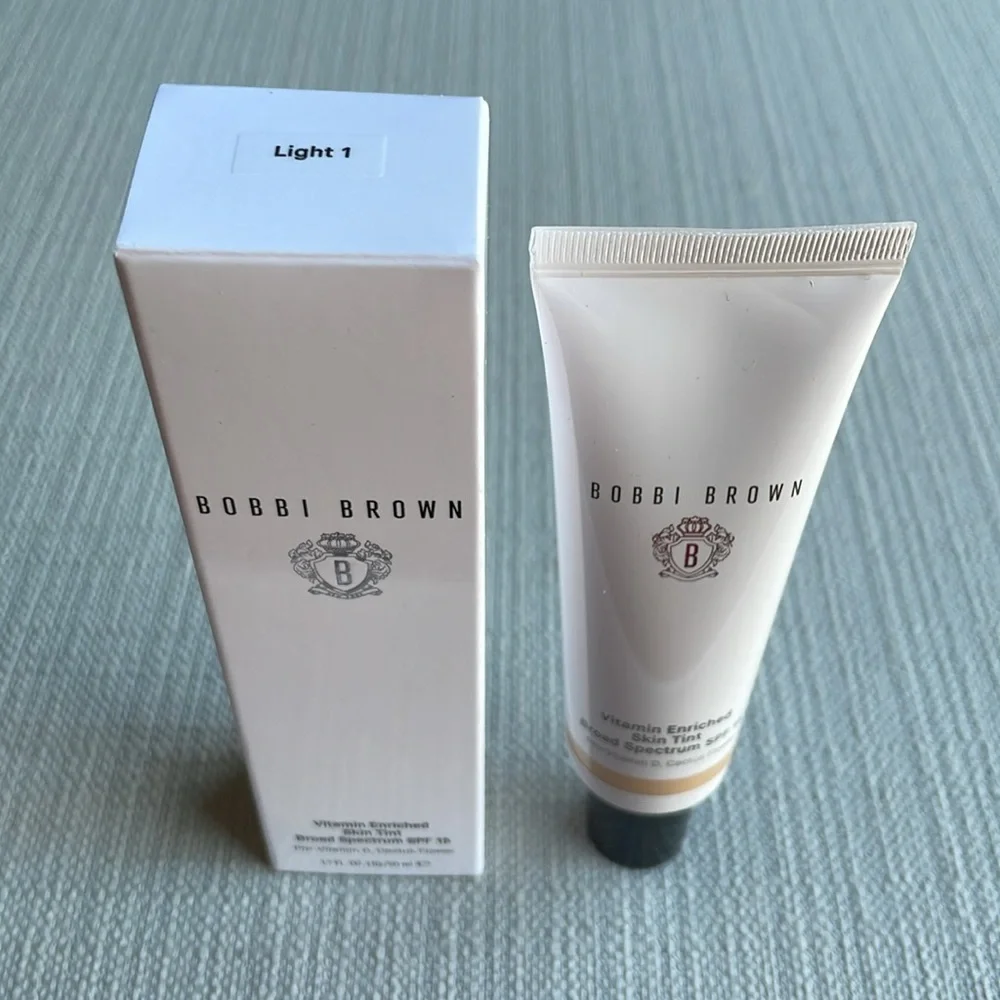 Bobbi Brown Vitamin Enriched Skin Tint SPF 15 - Light 1